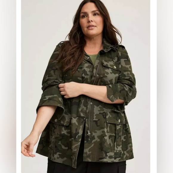 TORRID CAMO UTILITY CARGO JACKET ANORAK PLUS CURVE 00 NWT GREEN ARMY POCKETS - Picture 1 of 12